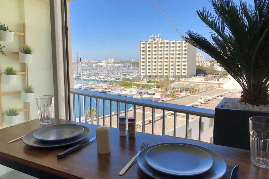 Appartement vue mer et port, refait a neuf pour vous ! Climatisé La Grande-Motte Exterior foto